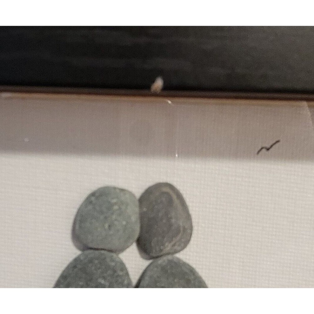 Signed Couple Kissing on Bench Pebble Art Framed Wall Home Decor 8 x 6 - Picture 5 of 10